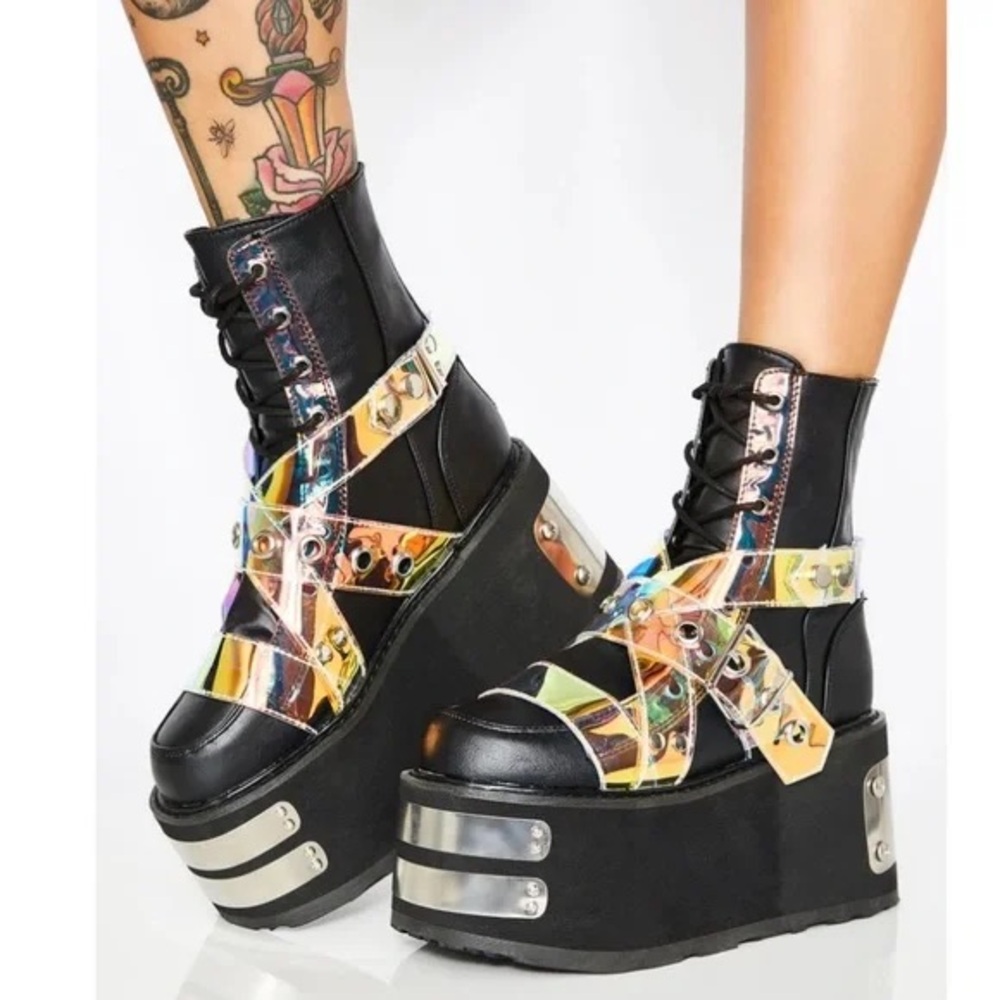Demonia Damned-116 Magic Mirror Platform Boots.